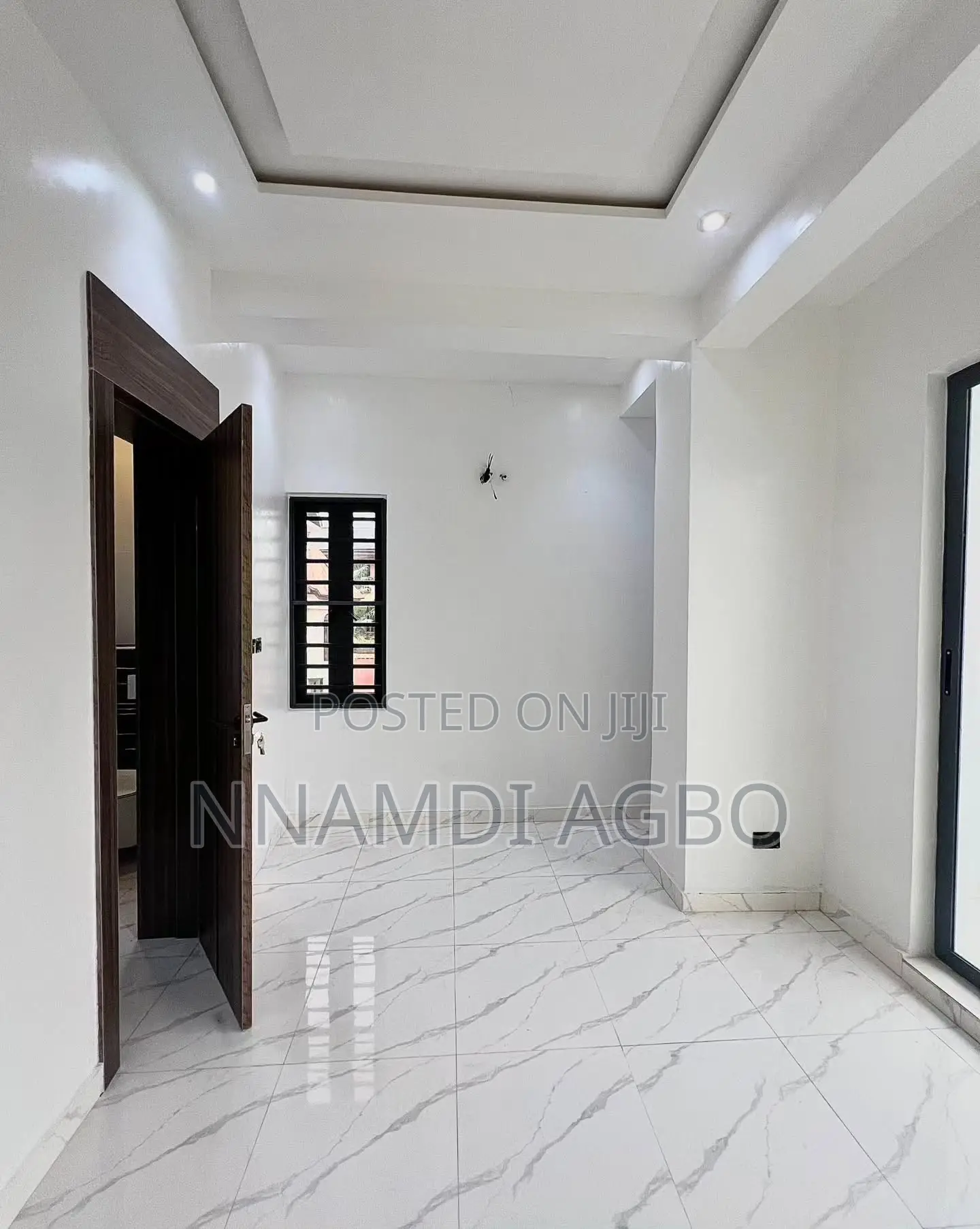 3bdrm Apartment in Lekki Phase 1 for sale