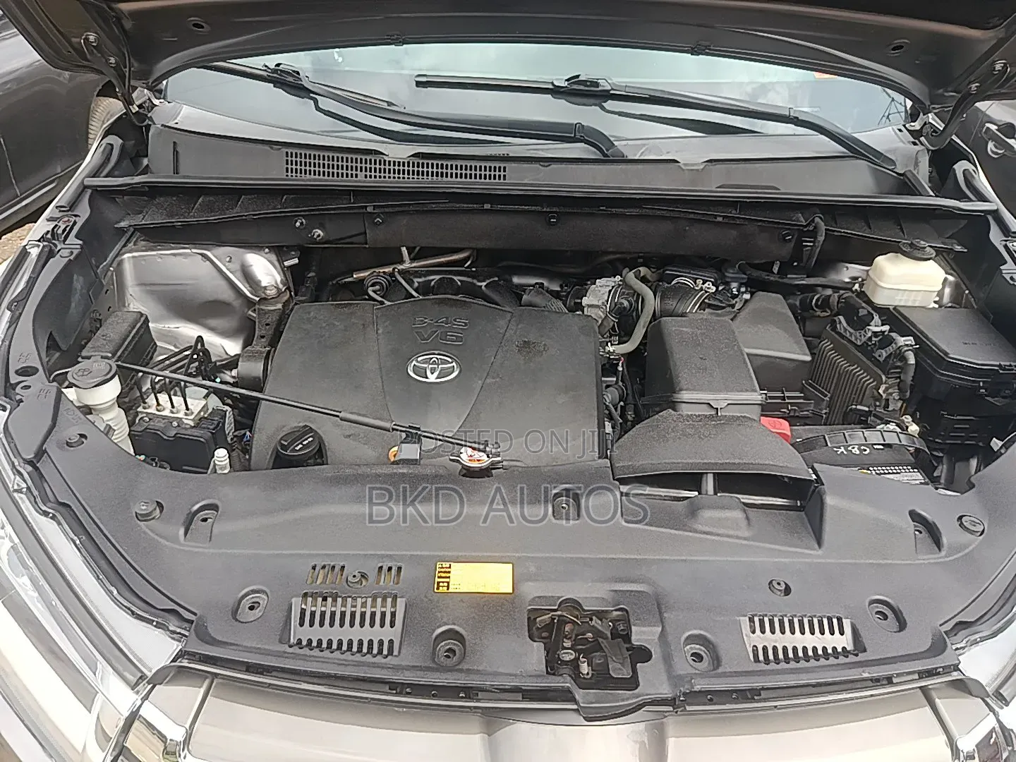 Toyota Highlander SE 4x2 V6 (3.5L 6cyl 8A) 2018 Gray