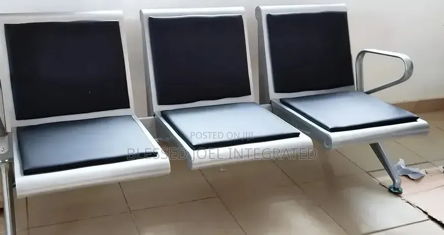 Airport Waiting Set for Visitors
