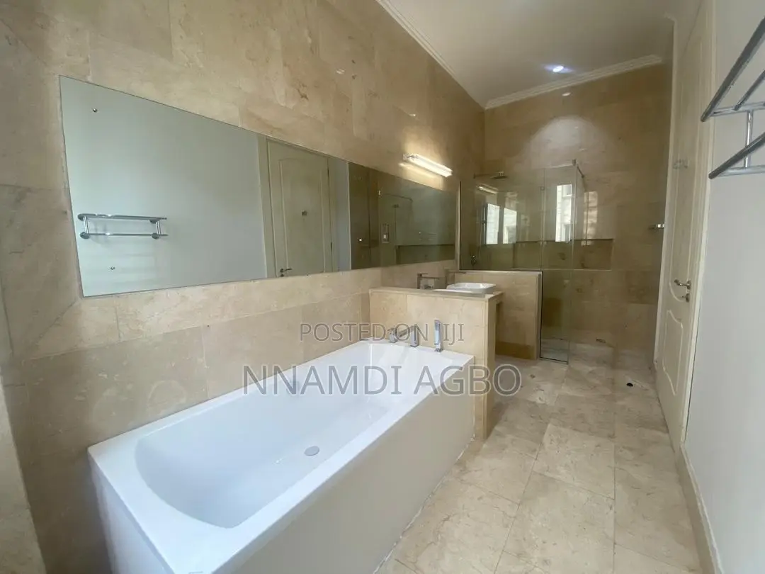 4bdrm Apartment in Kofo Abayomi for rent