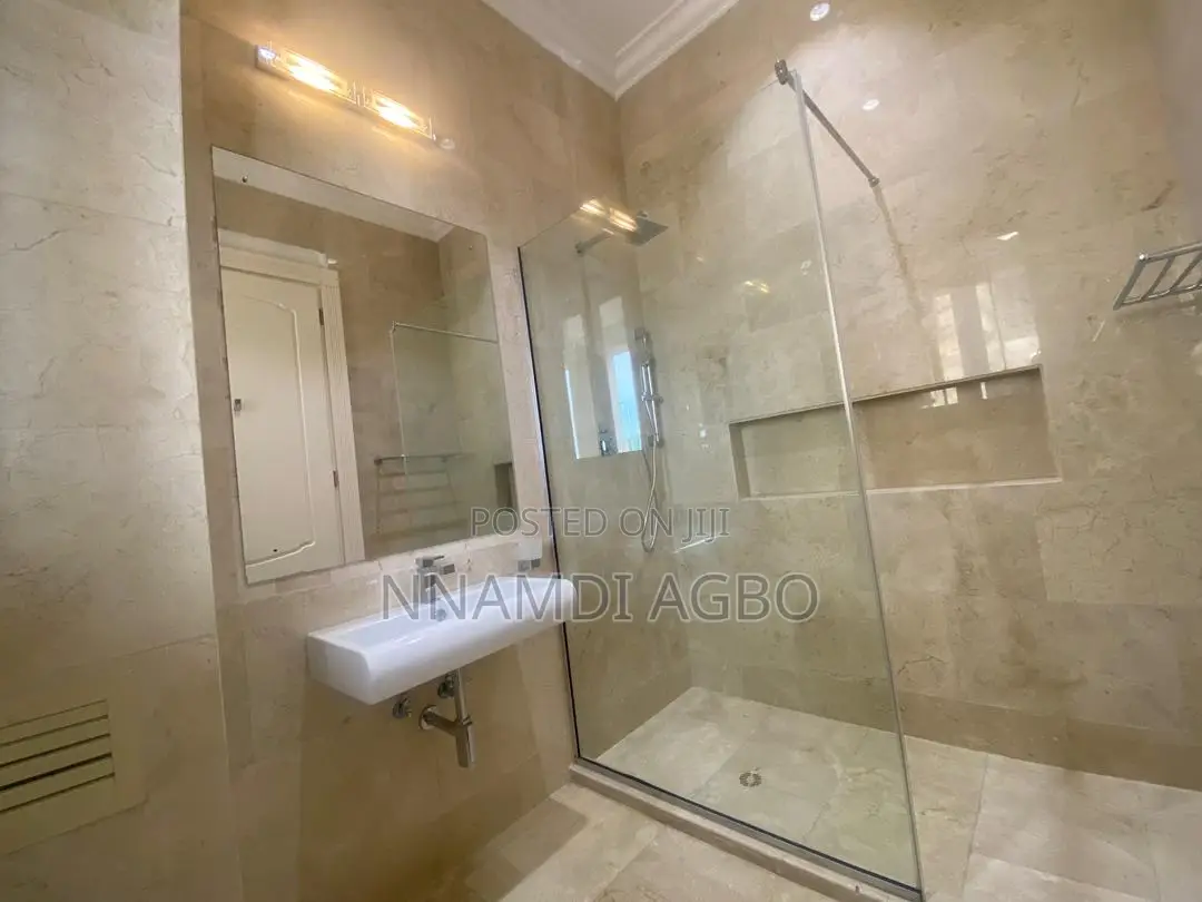 4bdrm Apartment in Kofo Abayomi for rent