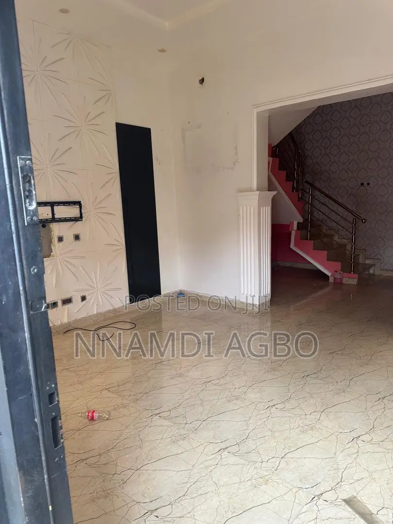 3bdrm Duplex in Chevron for rent