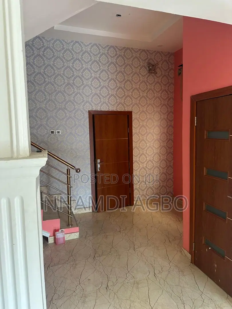 3bdrm Duplex in Chevron for rent