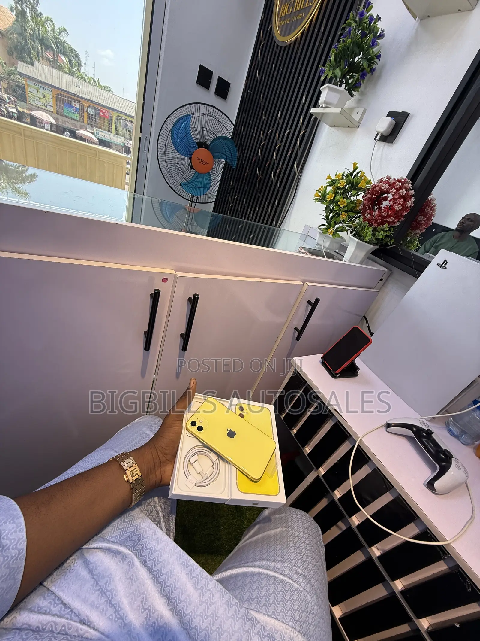 New Apple iPhone 11 128 GB Yellow