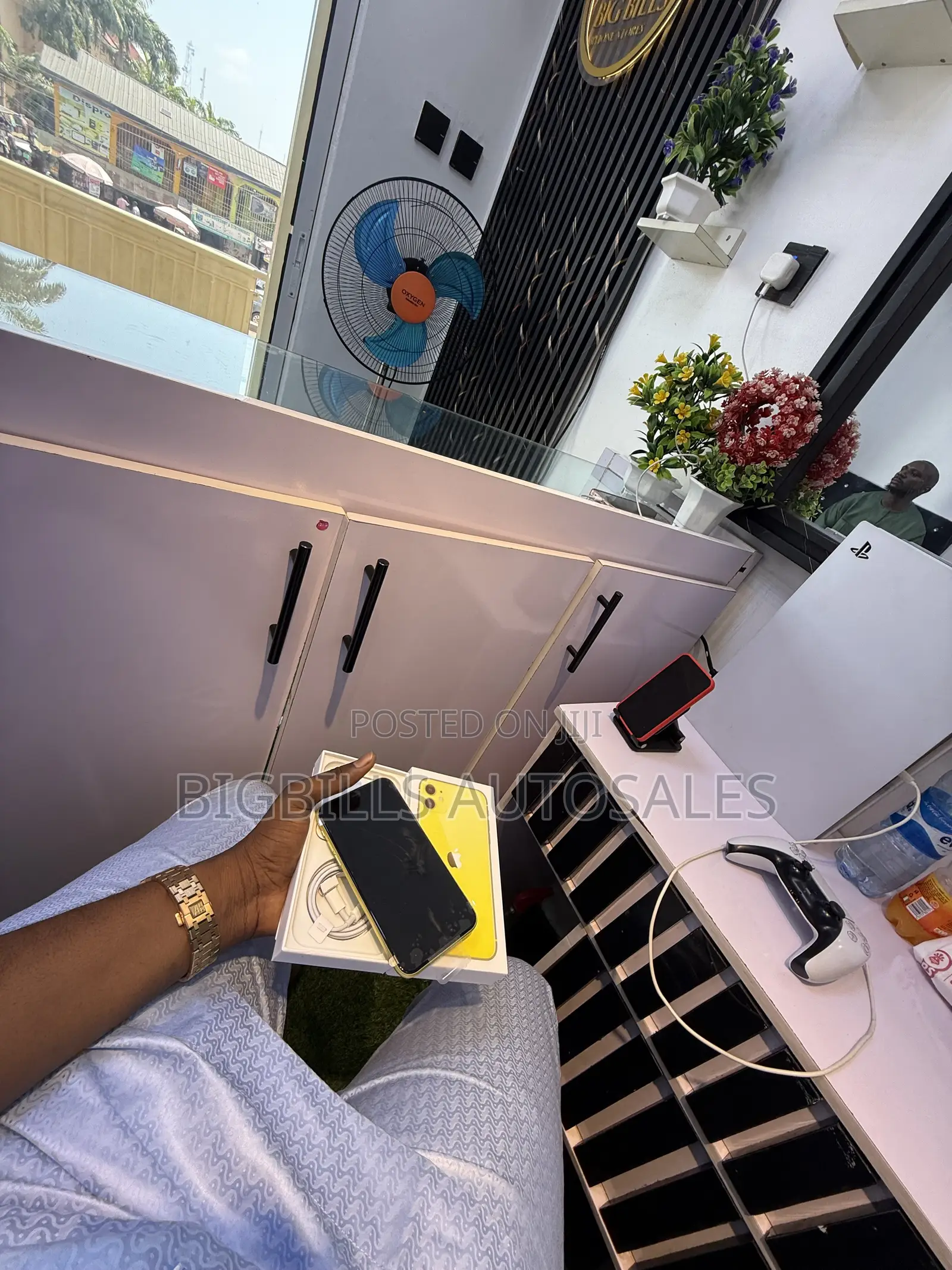 New Apple iPhone 11 128 GB Yellow