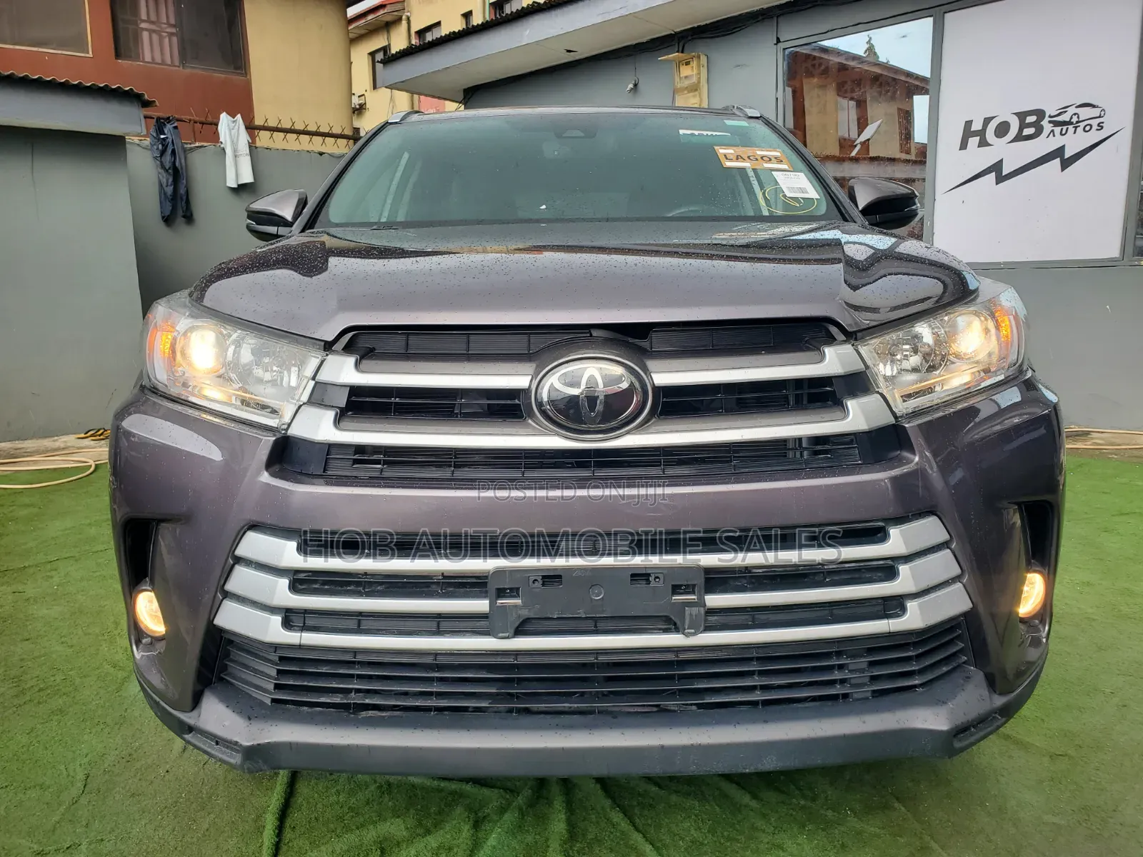 Toyota Highlander XLE 4x4 V6 (3.5L 6cyl 8A) 2018 Gray