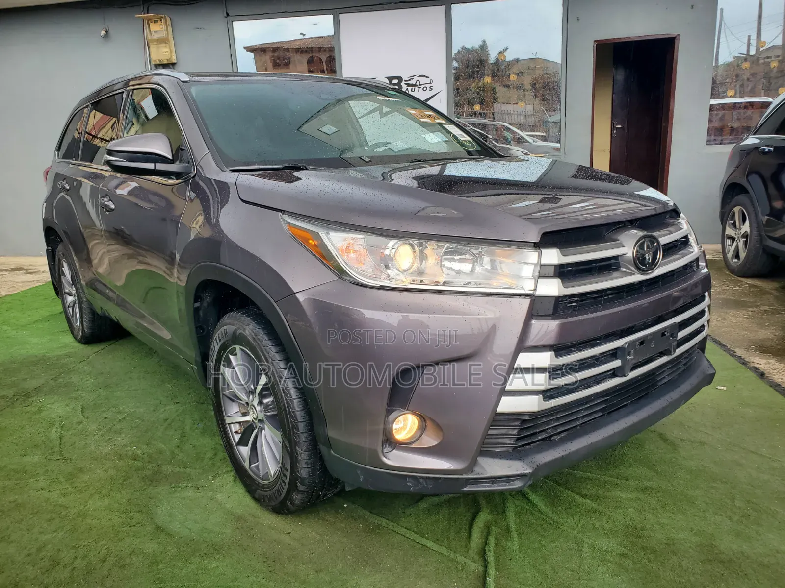 Toyota Highlander XLE 4x4 V6 (3.5L 6cyl 8A) 2018 Gray