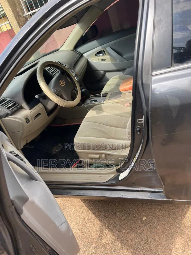 Toyota Camry SE 4dr Sedan (2.4L 4cyl 5A) 2008 Gray