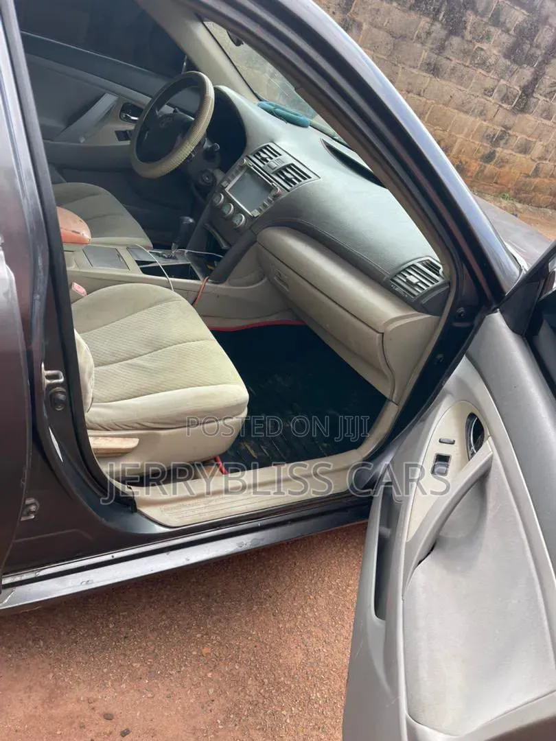 Toyota Camry SE 4dr Sedan (2.4L 4cyl 5A) 2008 Gray