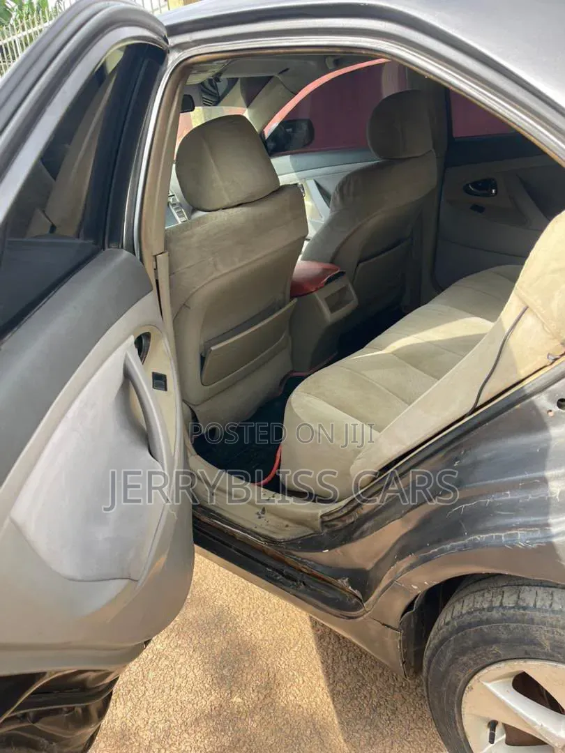 Toyota Camry SE 4dr Sedan (2.4L 4cyl 5A) 2008 Gray