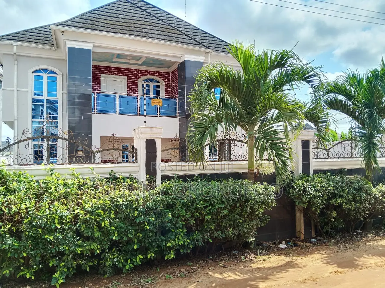 8bdrm Duplex in Owerri for sale