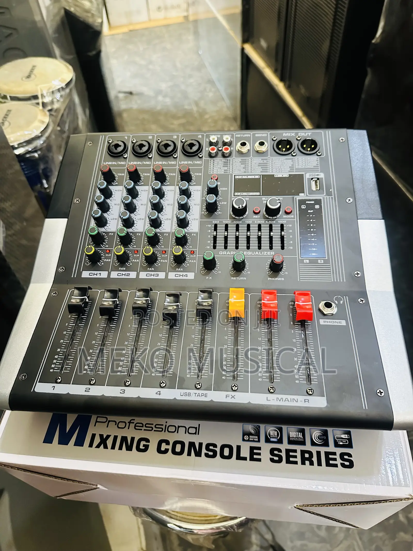 4 Channels Powered Mixer