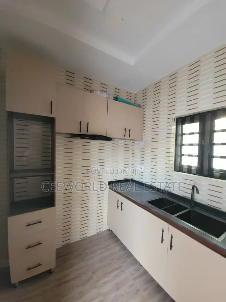 3bdrm Duplex in Kolapo Ishola Gra, Akobo for rent