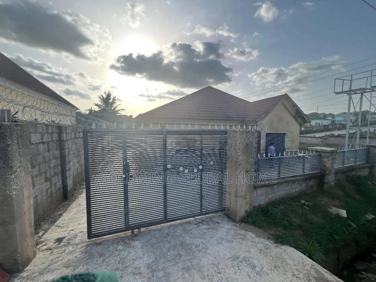 3bdrm Bungalow in Lugbe District. for sale