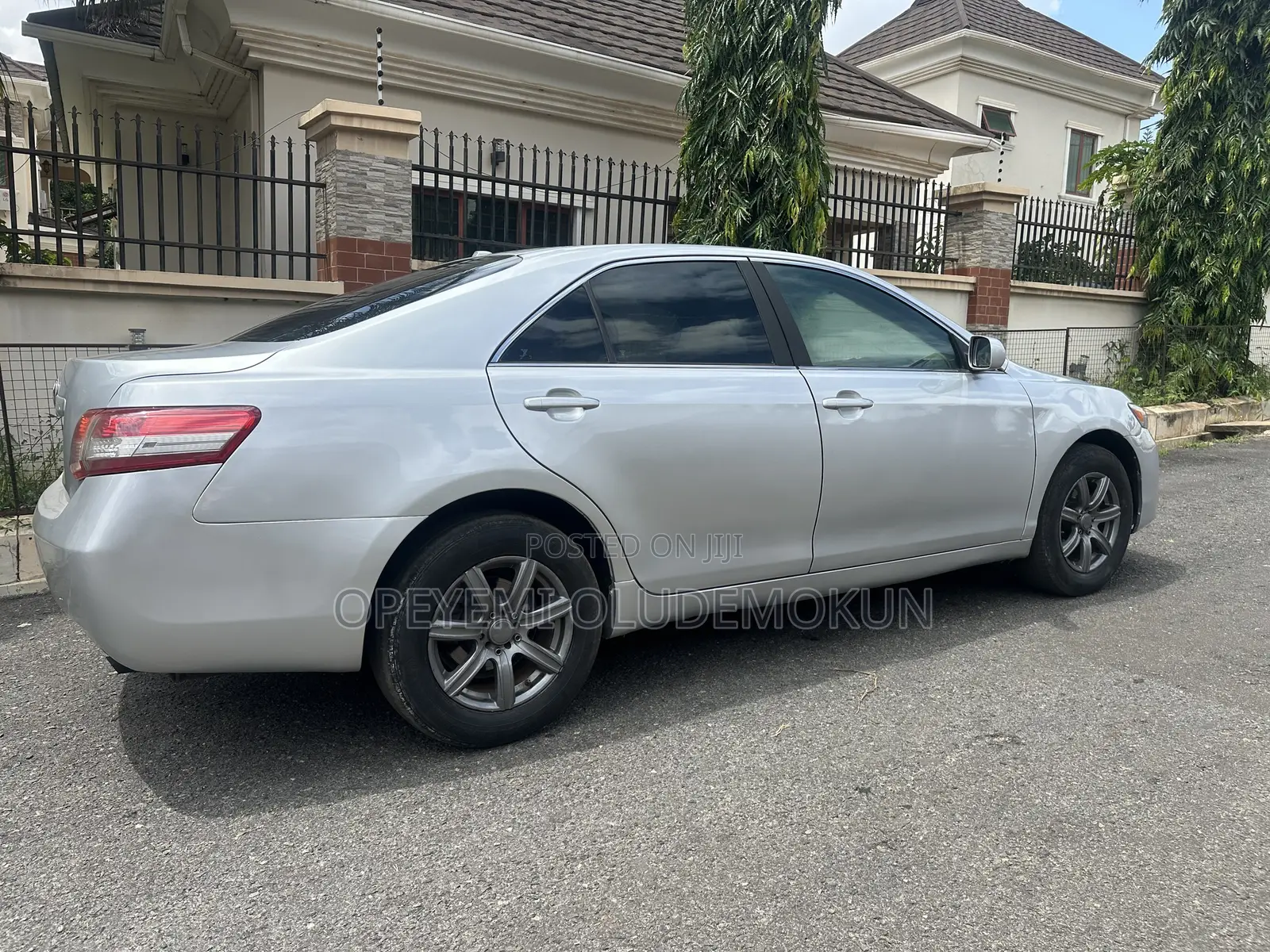 Toyota Camry LE 4dr Sedan (2.5L 4cyl 6AM) 2010 Silver