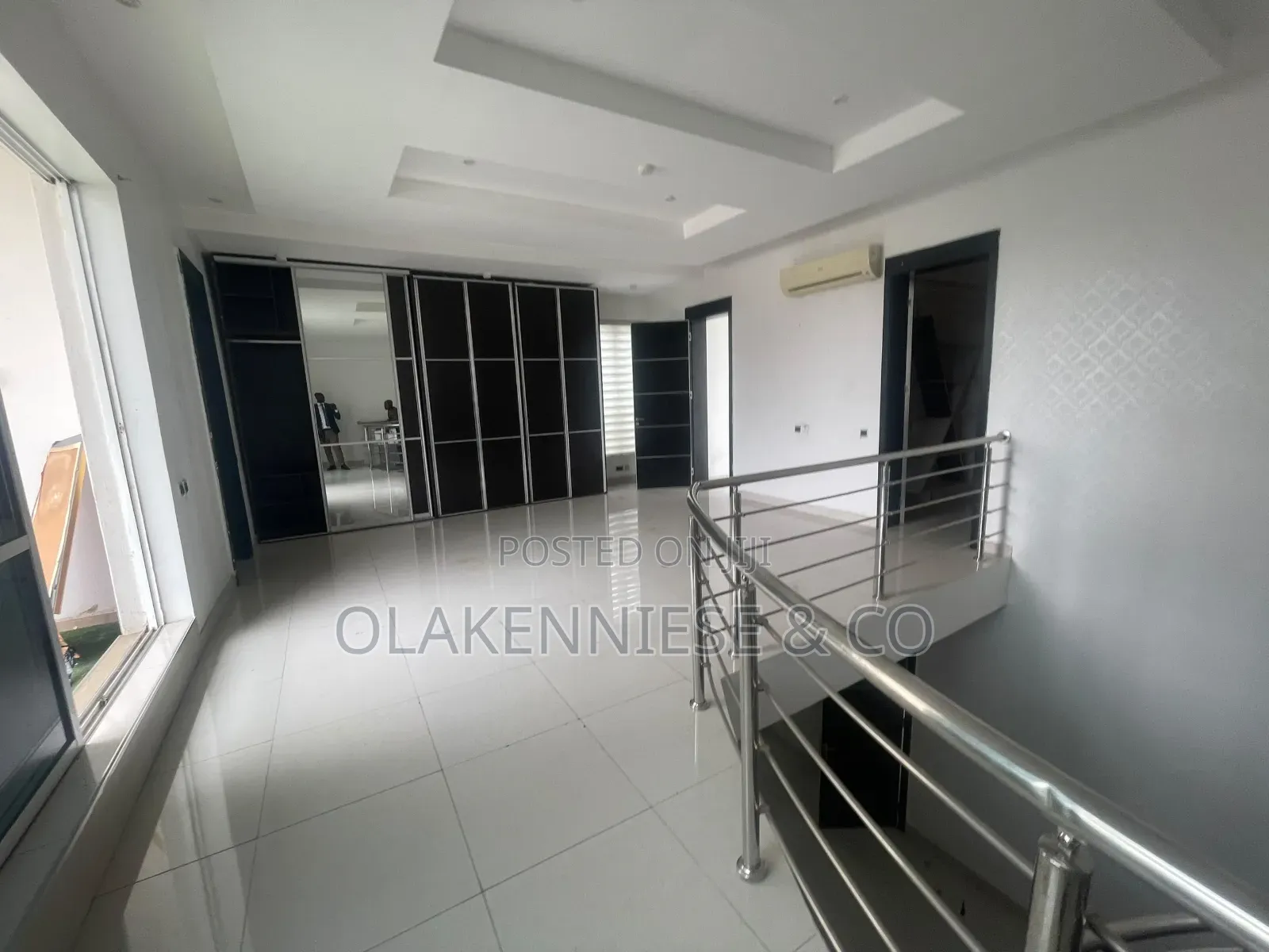 5bdrm Duplex in Banana Island for rent