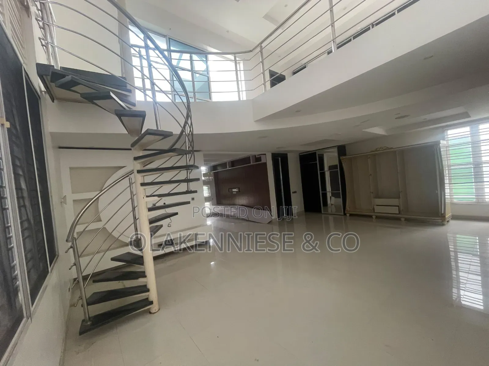 5bdrm Duplex in Banana Island for rent