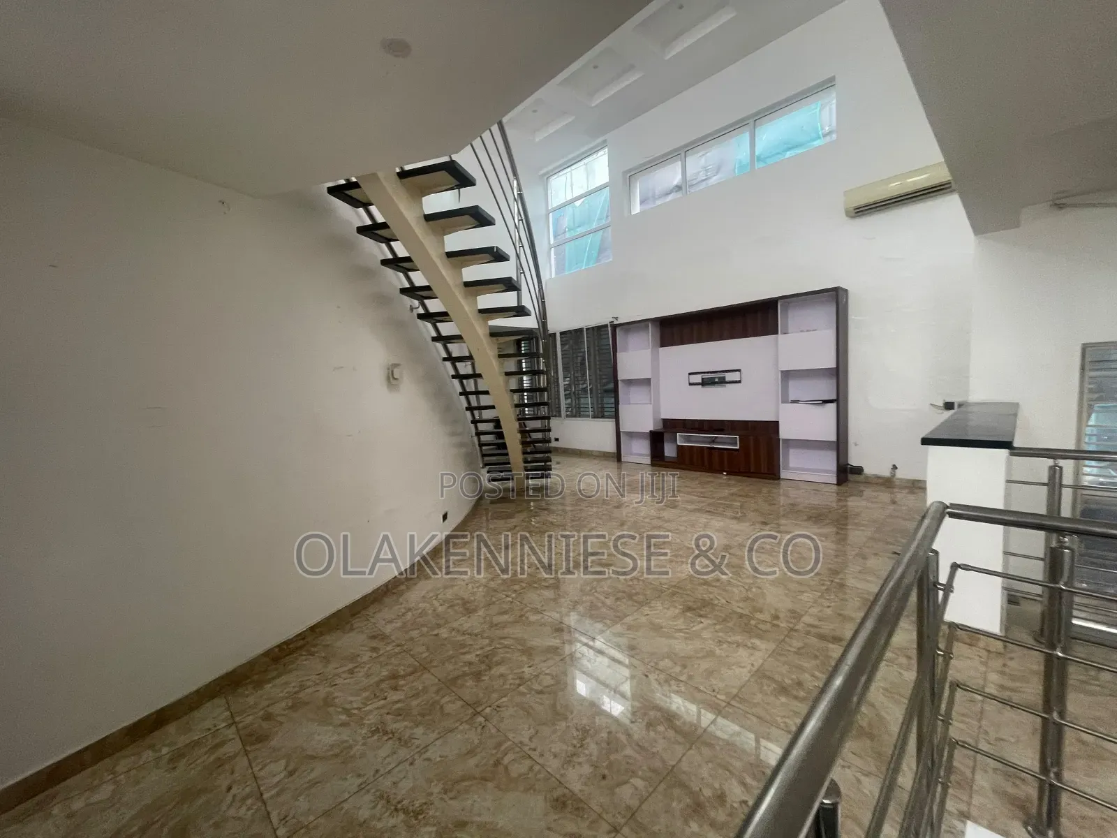 5bdrm Duplex in Banana Island for rent
