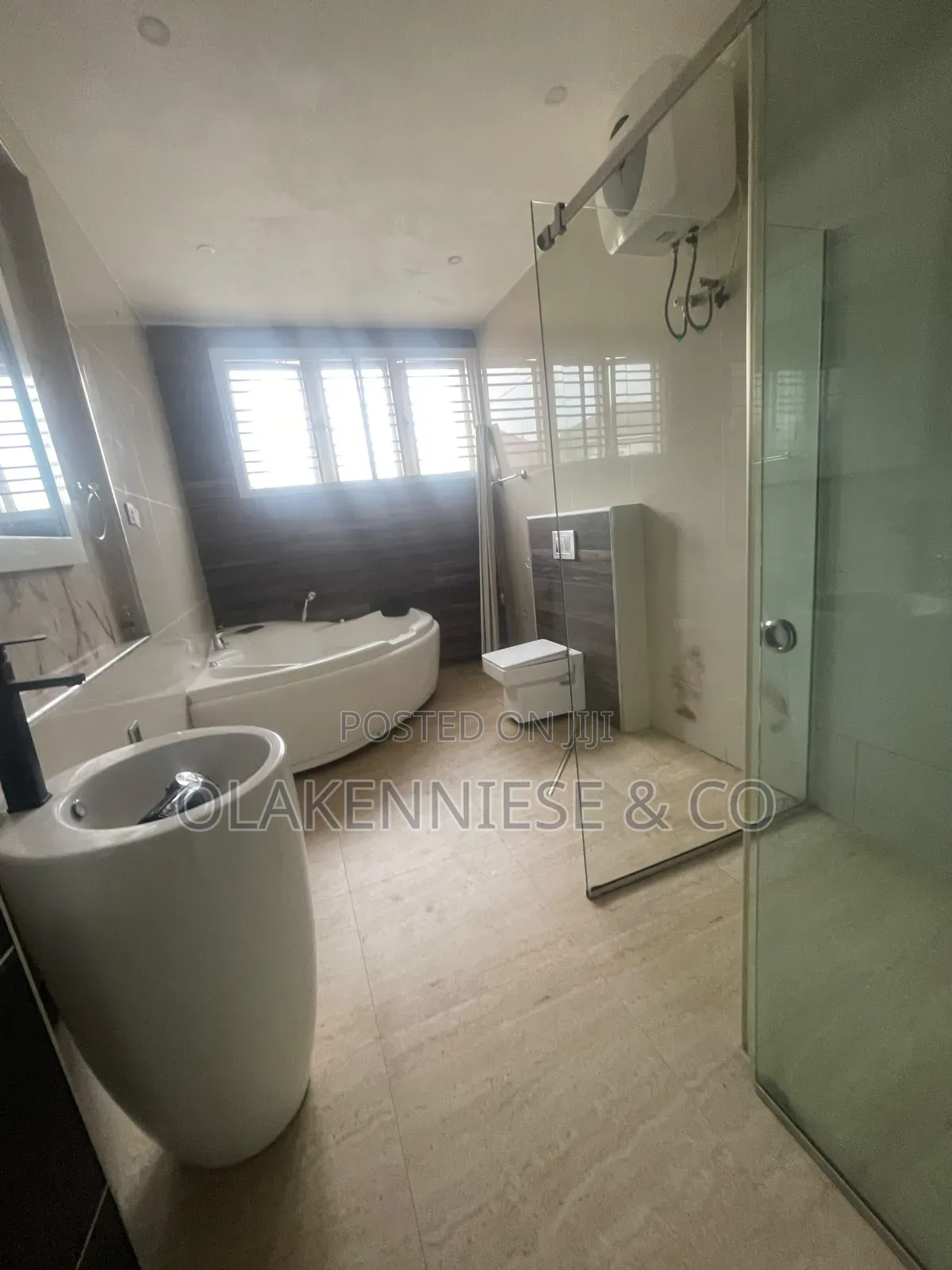 5bdrm Duplex in Banana Island for rent