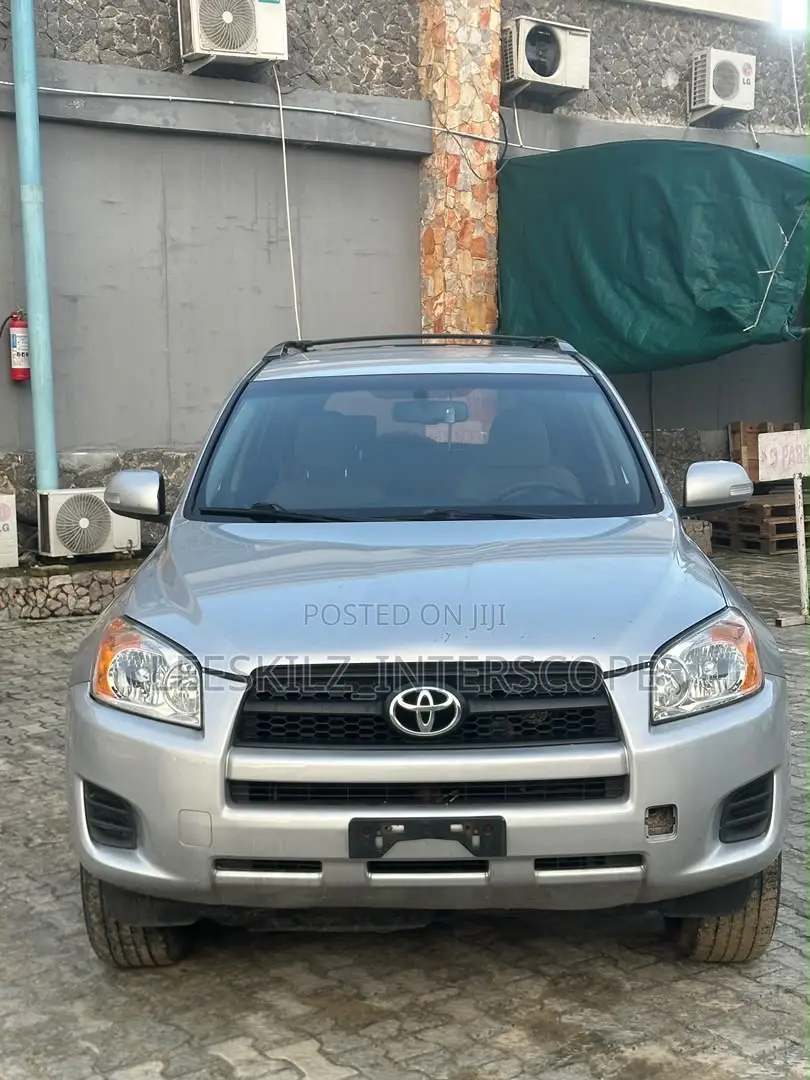 Toyota RAV4 2010 Silver