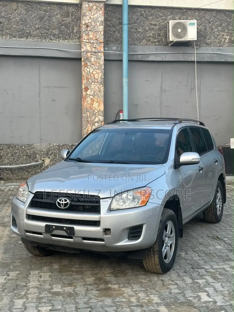 Toyota RAV4 2010 Silver