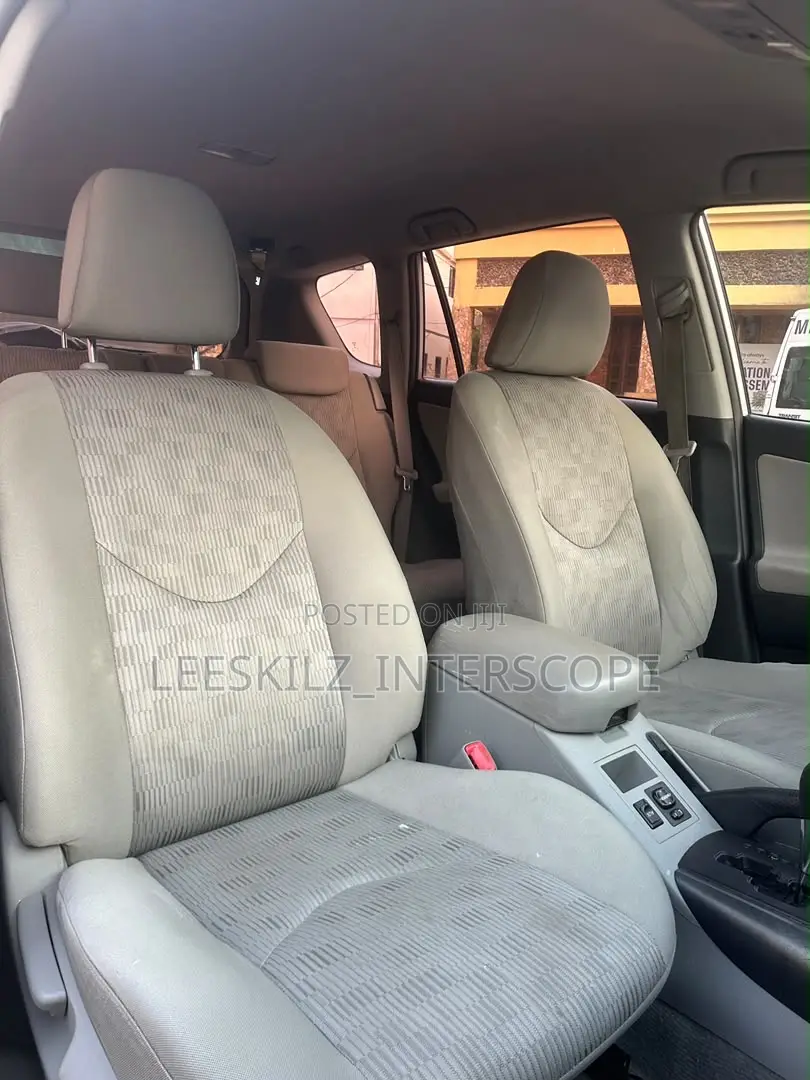 Toyota RAV4 2010 Silver