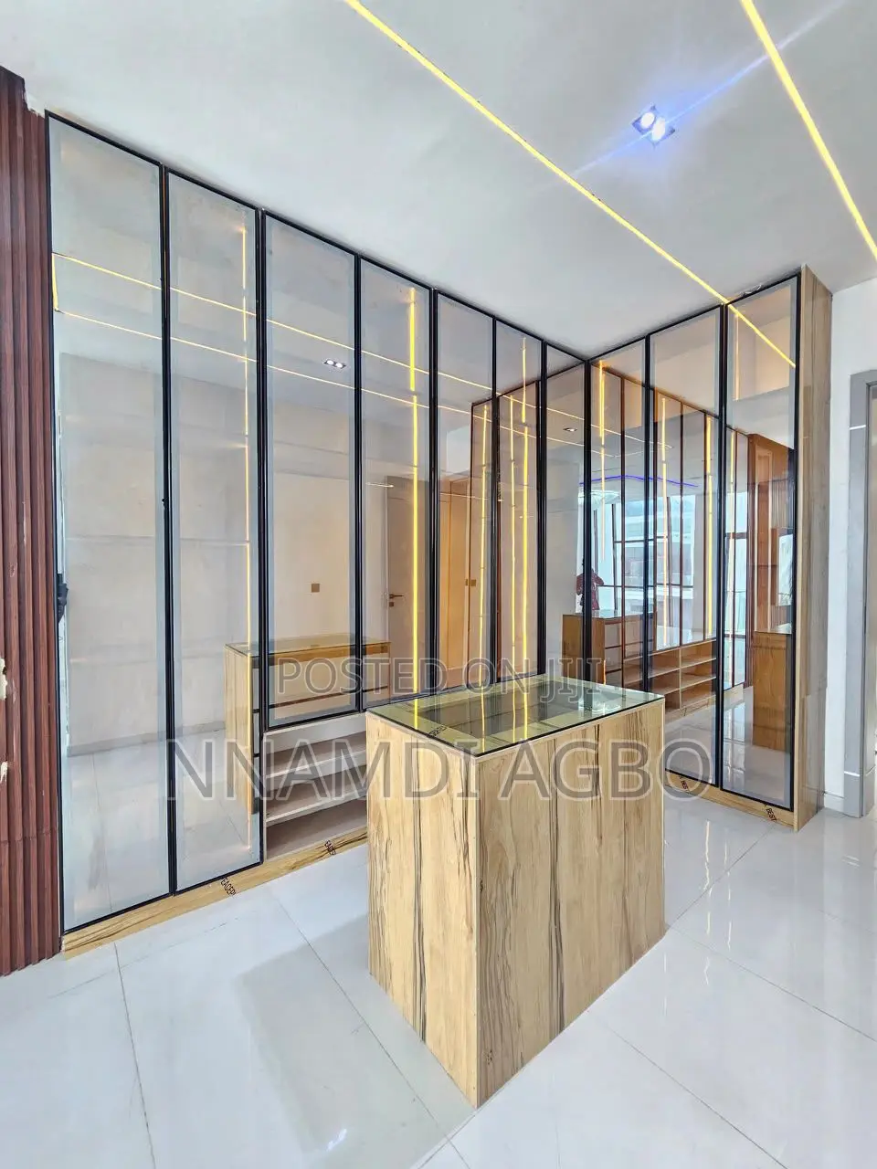 5bdrm Duplex in Chevron for sale
