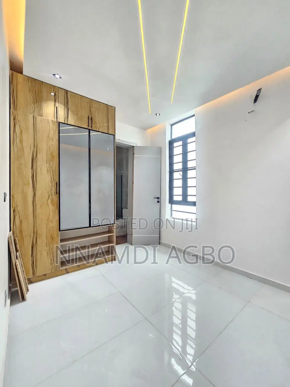 5bdrm Duplex in Chevron for sale
