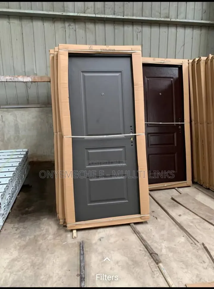 Steel Security Room Doors With a 3-Panel Design