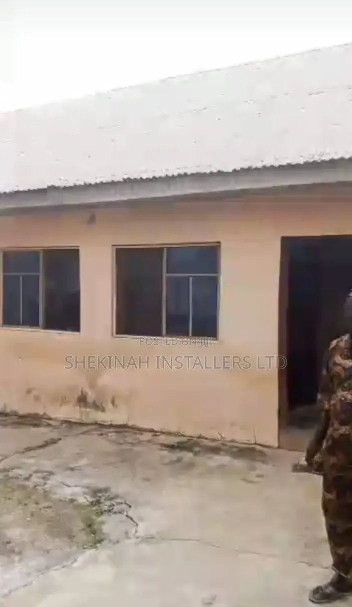 9bdrm Block of Flats in Iwo Road Academy, Ibadan for sale
