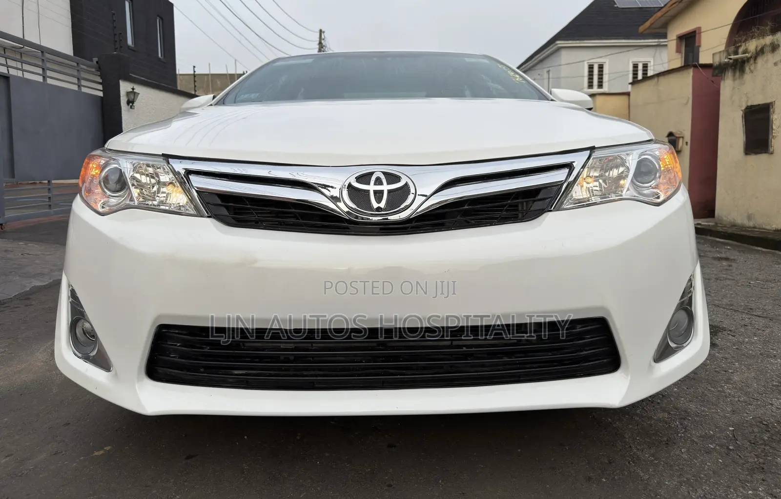 Toyota Camry XLE 4dr Sedan (3.5L 6cyl 6A) 2014 White