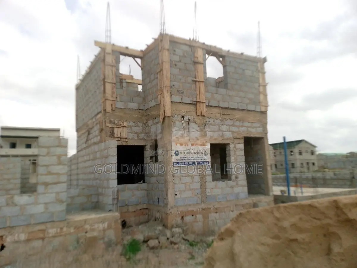 3bdrm Duplex in Lugbe District for sale