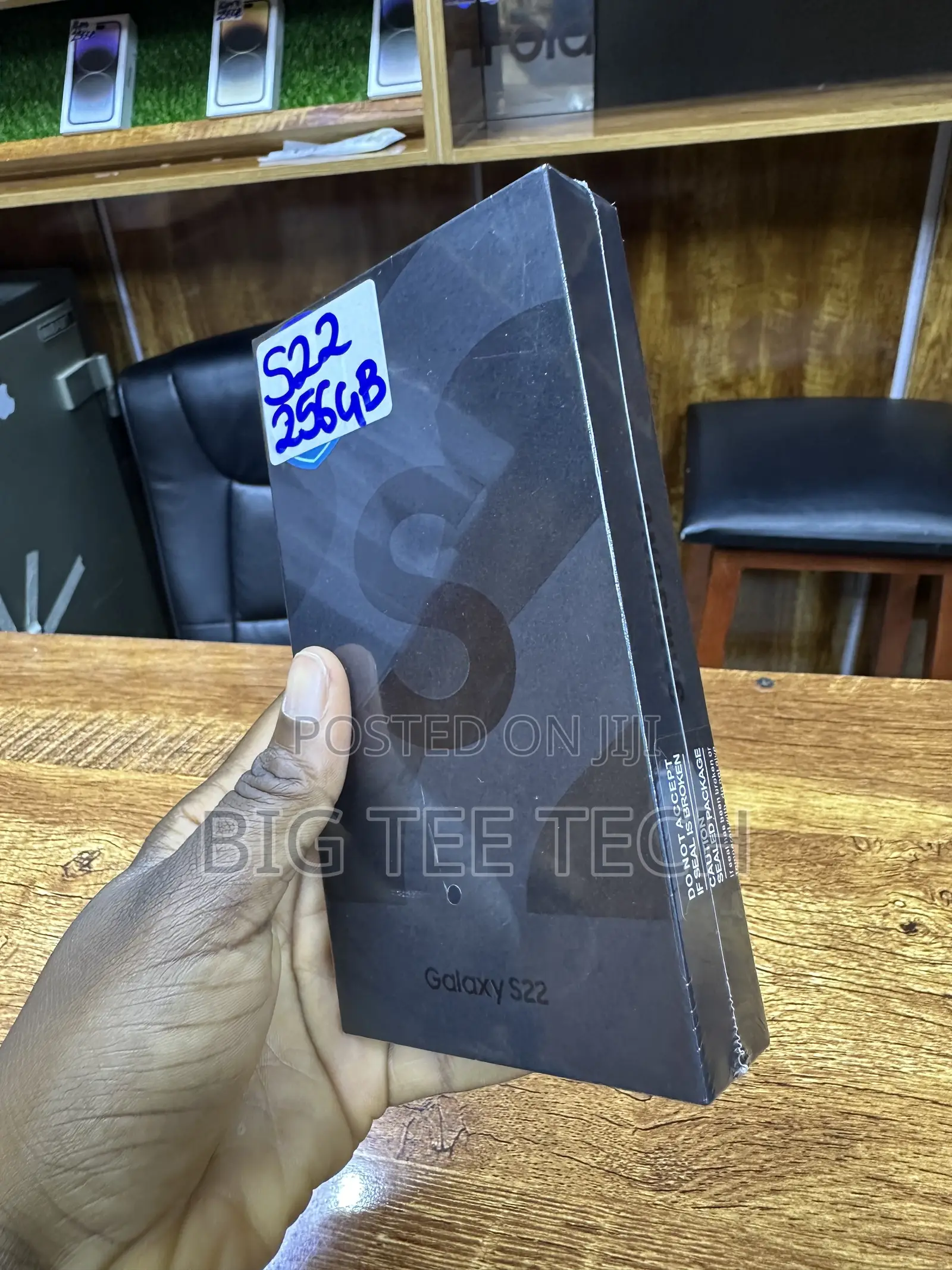 New Samsung Galaxy S22 5G 256 GB Black