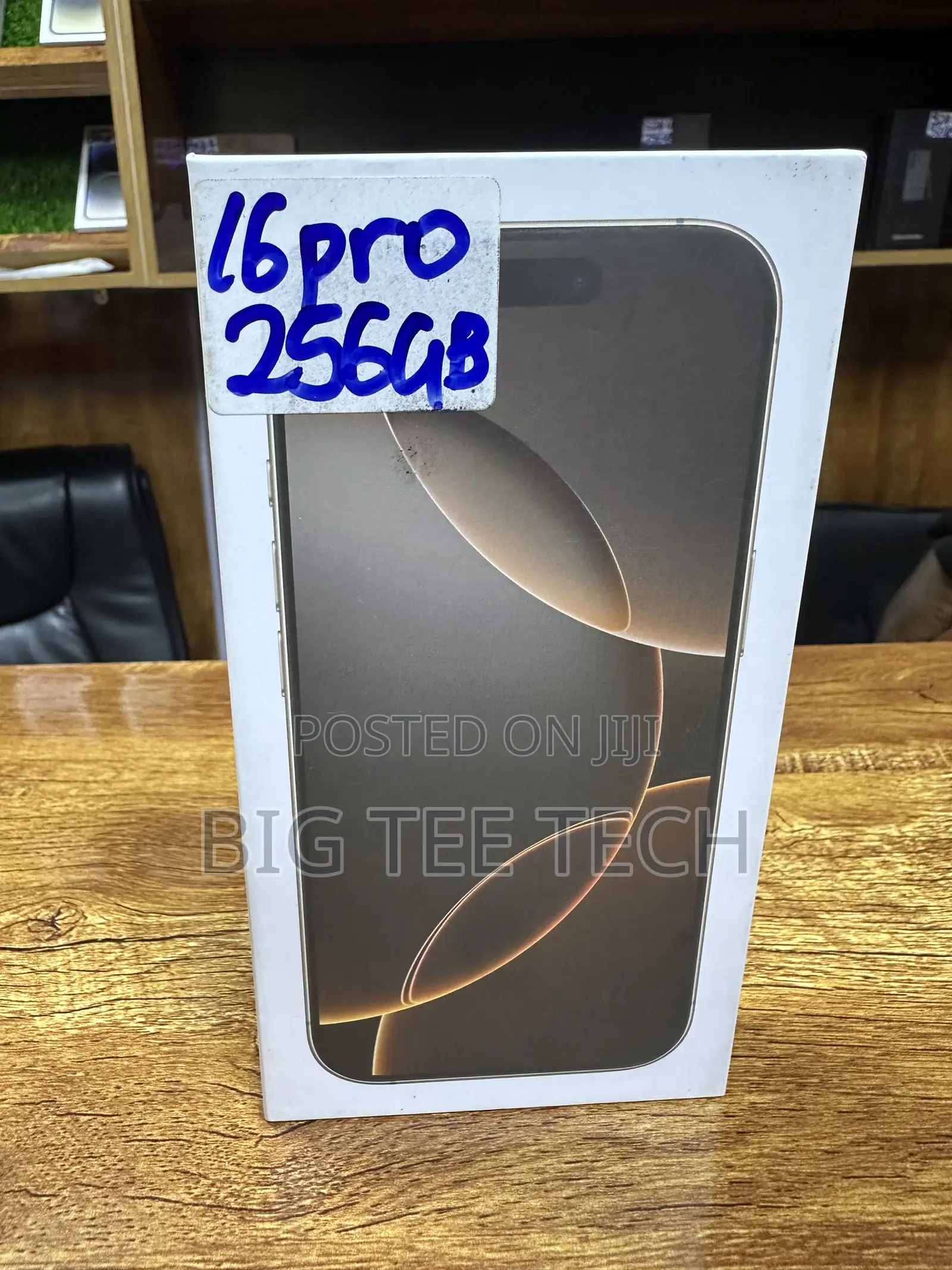 New Apple iPhone 16 Pro 256 GB Gold