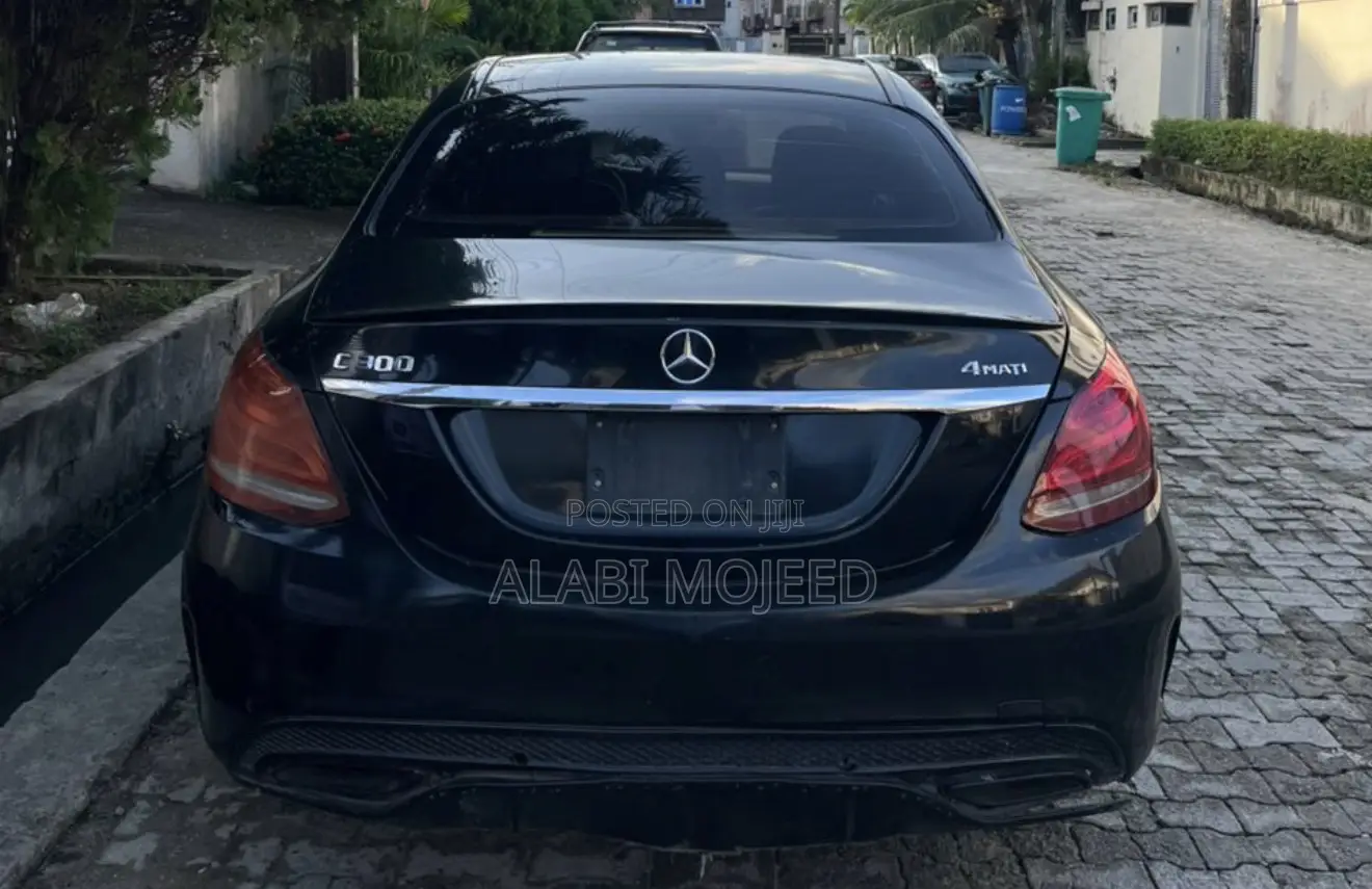 Mercedes-Benz C300 Luxury 4dr AWD 4Matic Sedan (2.0L 4cyl 7A) 2015