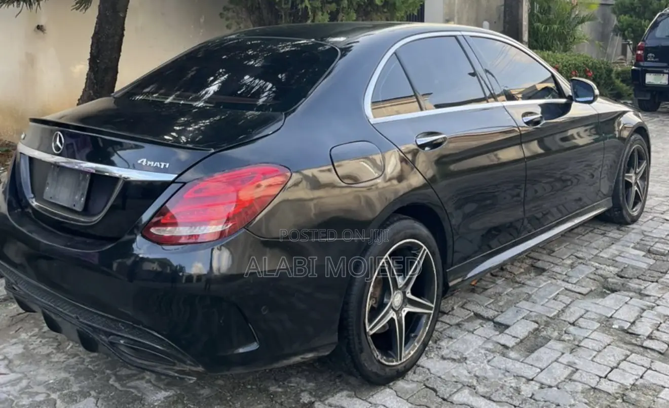 Mercedes-Benz C300 Luxury 4dr AWD 4Matic Sedan (2.0L 4cyl 7A) 2015