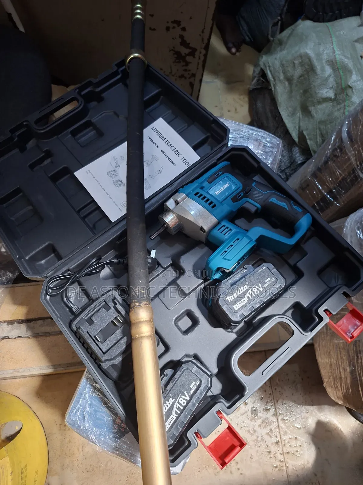 Makita Cordless Poker Vibrator With 118v Battery