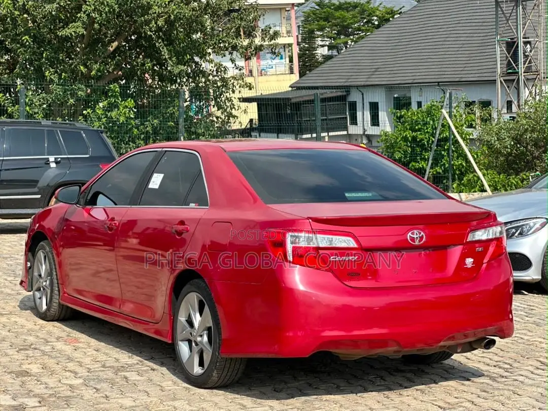 Toyota Camry SE 4dr Sedan (2.5L 4cyl 6A) 2013 Red