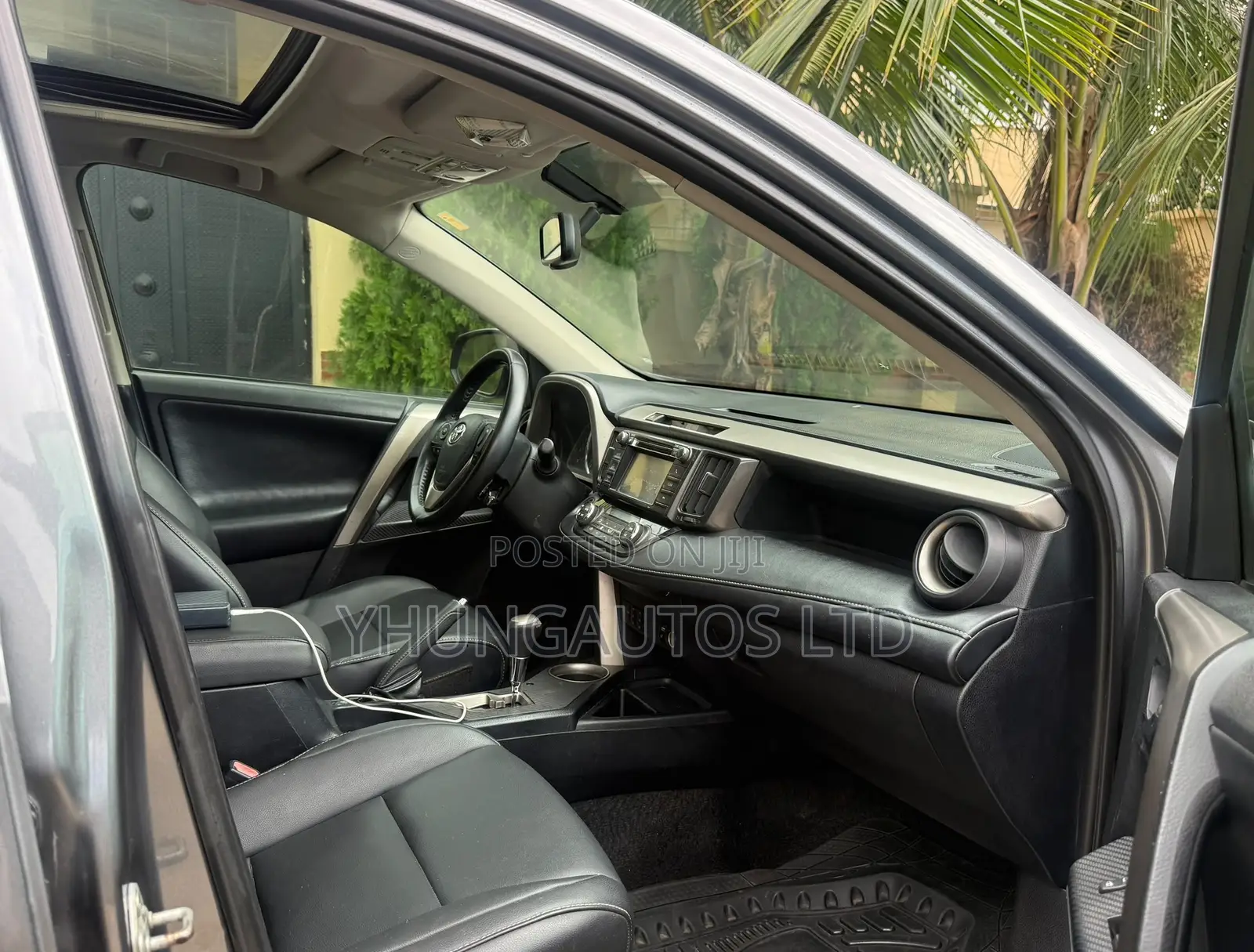 Toyota RAV4 XLE 4dr SUV AWD (2.5L 4cyl 6A) 2014 Gray