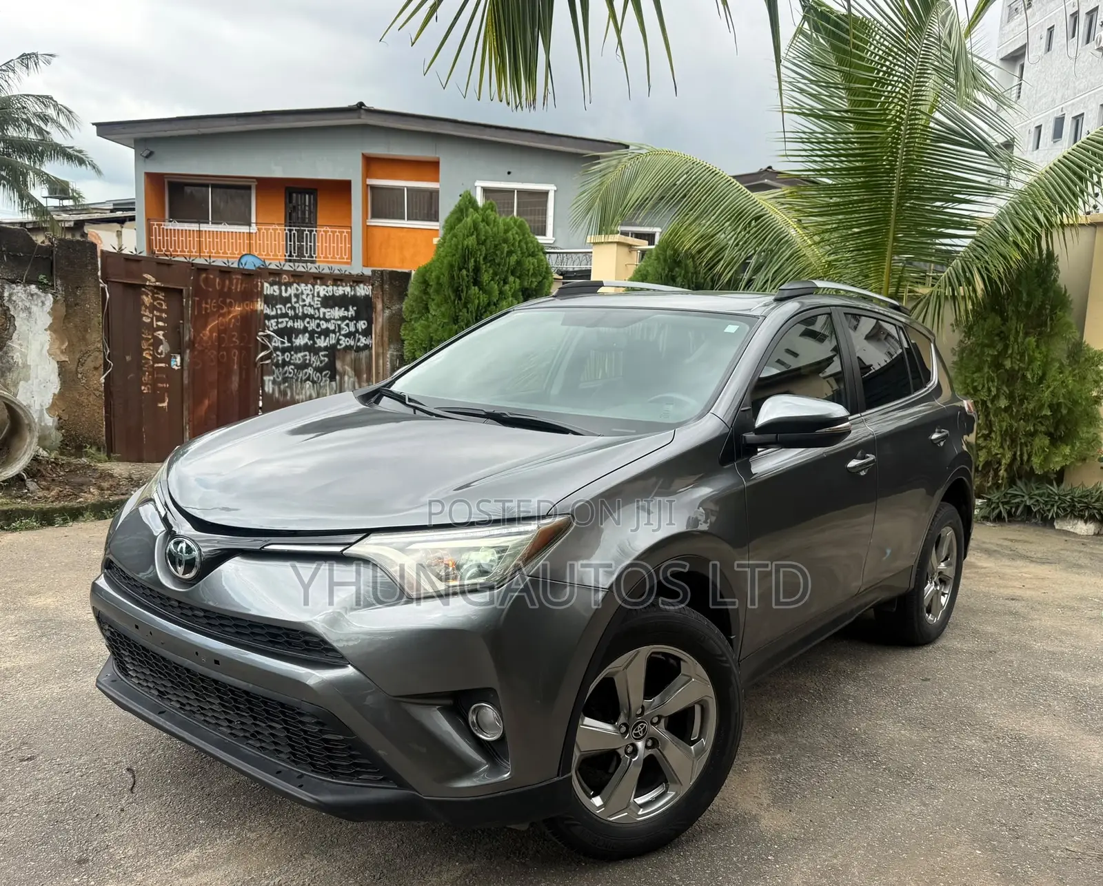 Toyota RAV4 XLE 4dr SUV AWD (2.5L 4cyl 6A) 2014 Gray
