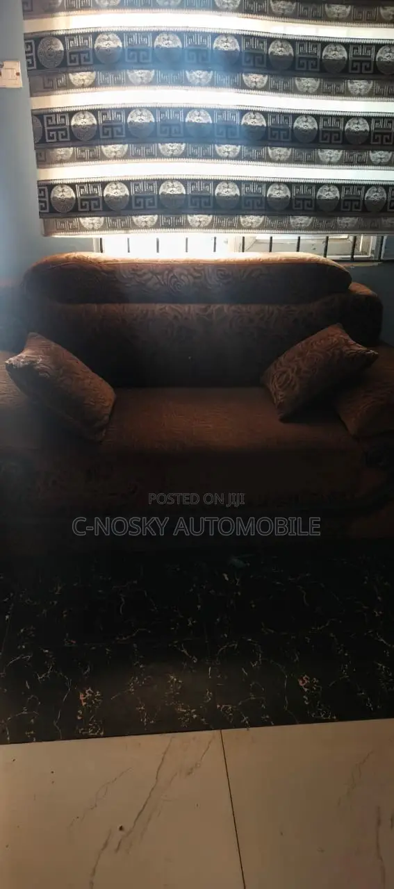 Neatly Few Months Used Sofa