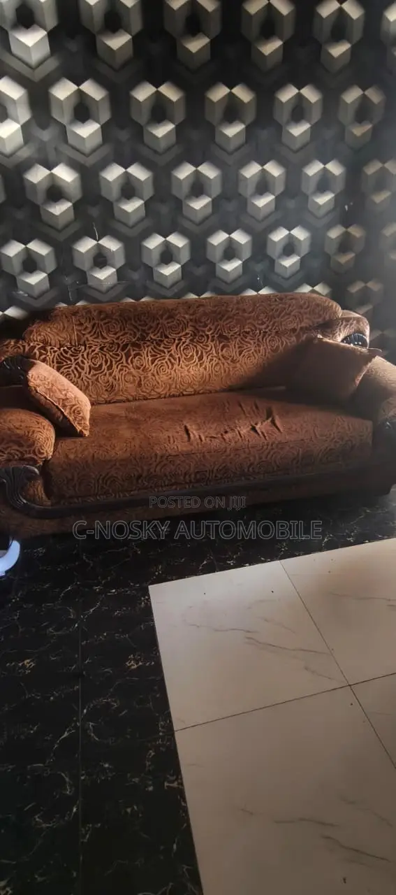 Neatly Few Months Used Sofa