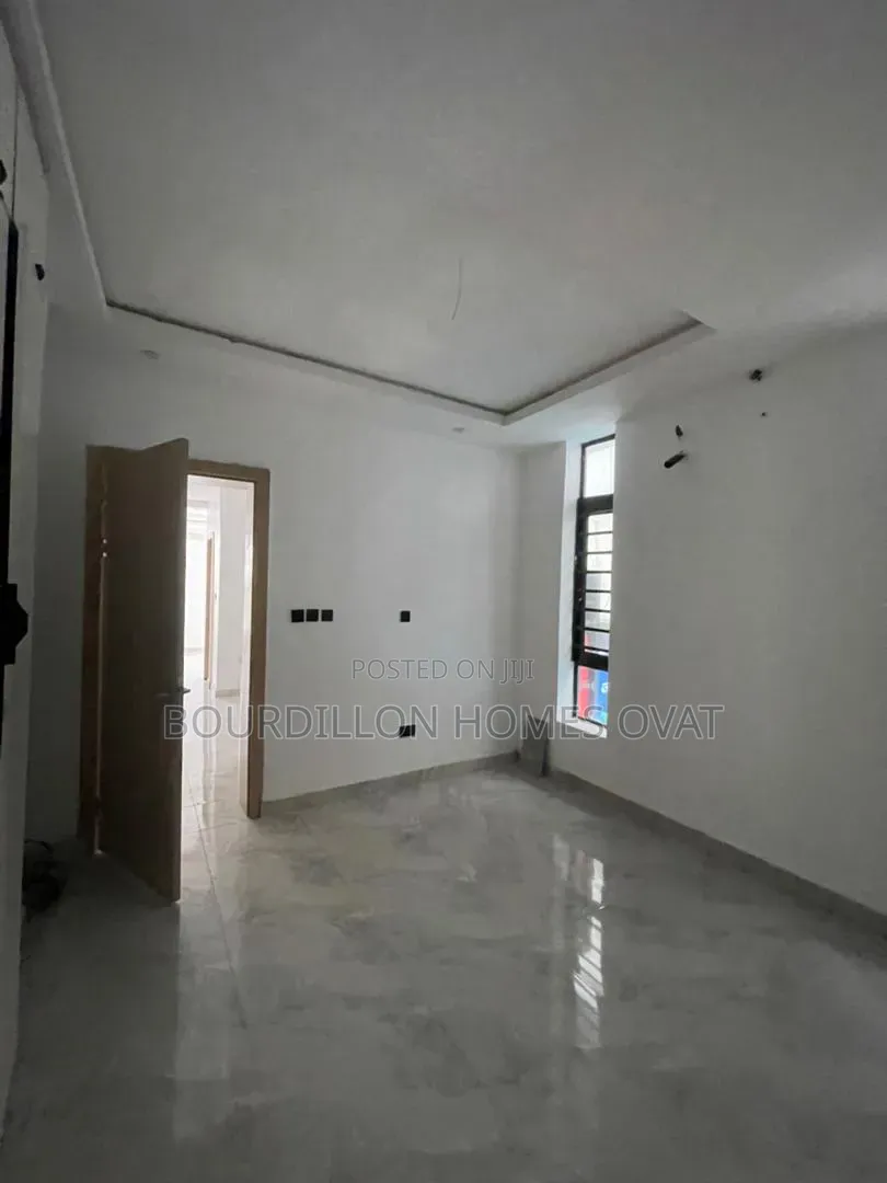 1bdrm Apartment in Ikota Lekki Lagos for sale