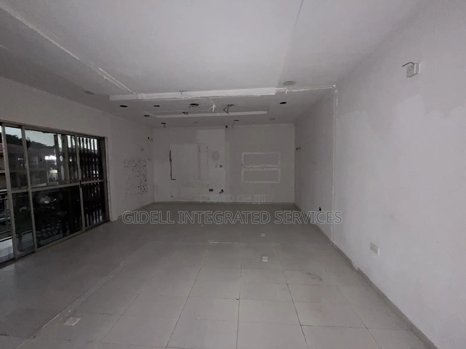 Office / Shop Space on the Second Floor in a Strategic Location