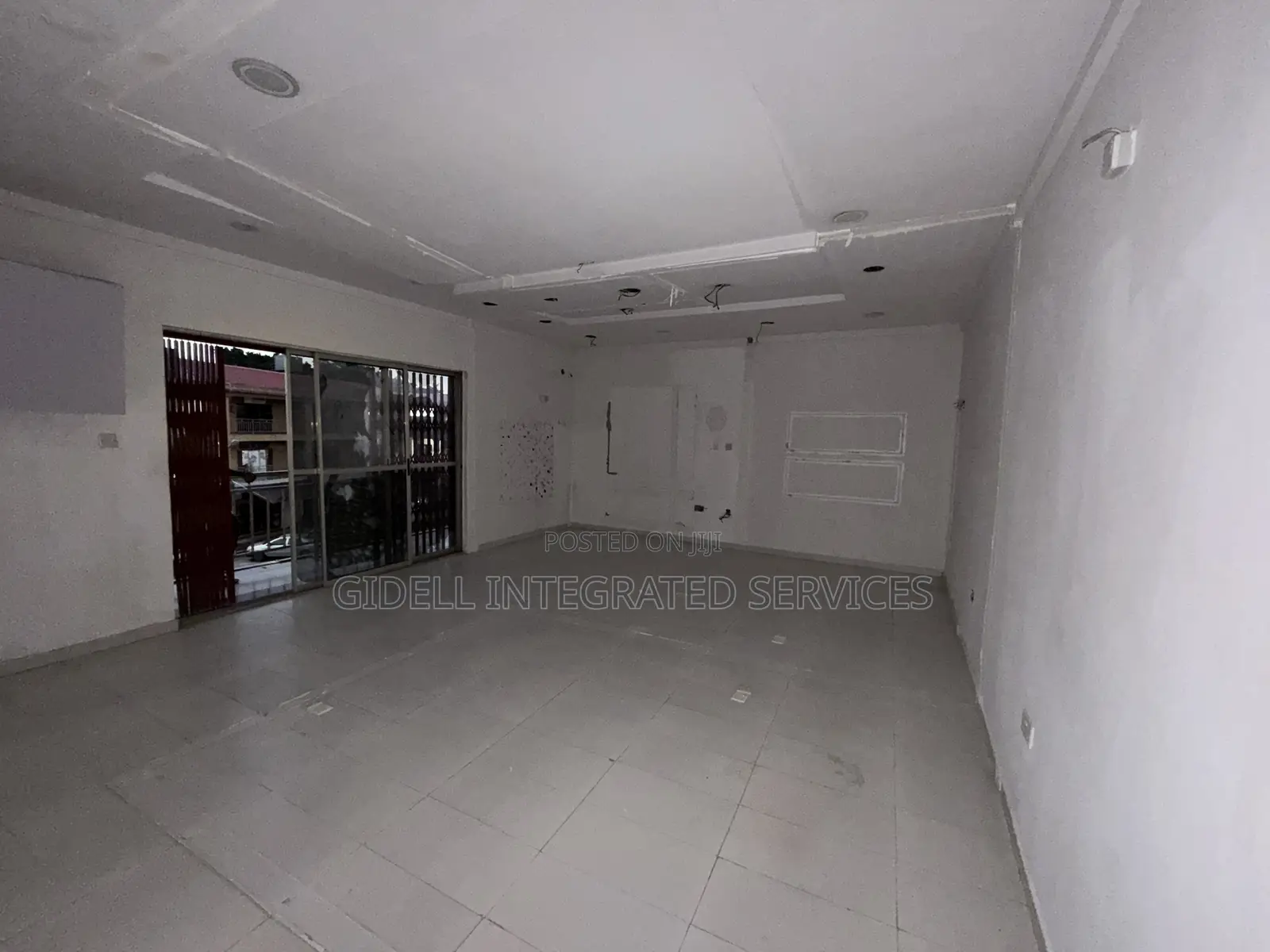 Office / Shop Space on the Second Floor in a Strategic Location