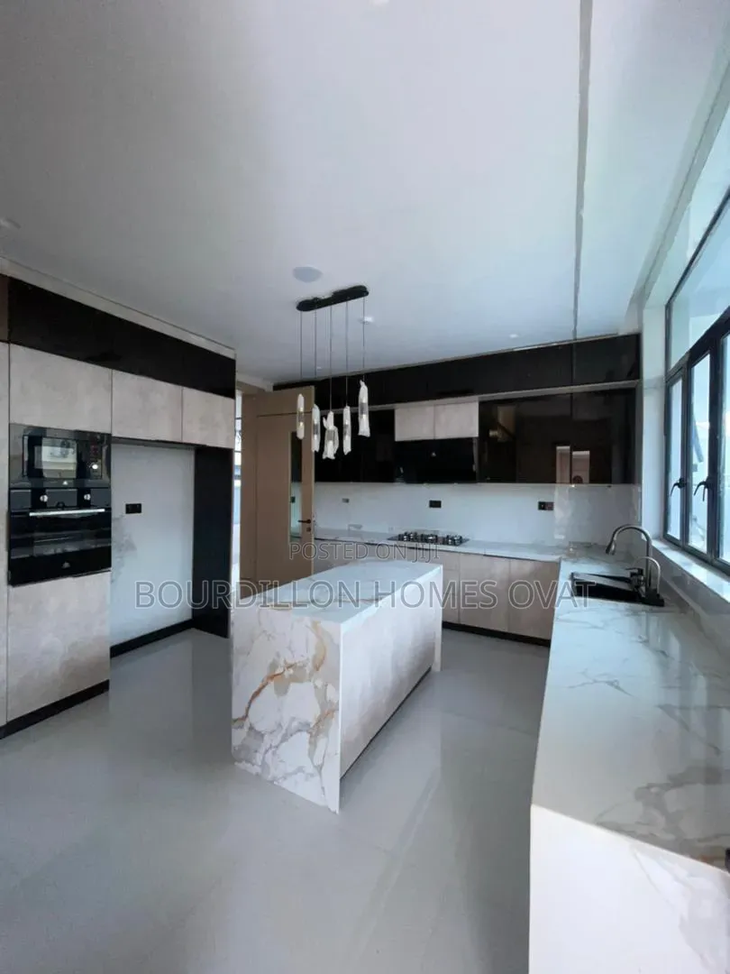 5bdrm Duplex in Vgc Lekki Lagos for sale