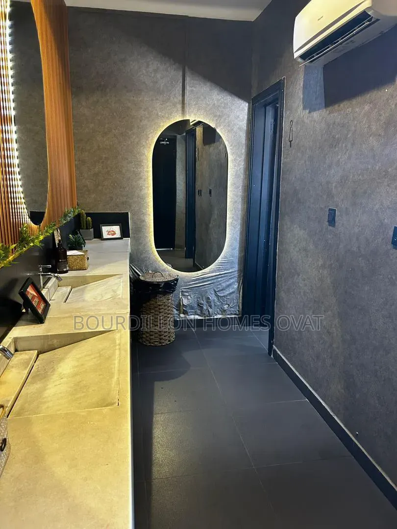 1bdrm Apartment in Lekki Phase 1 for sale