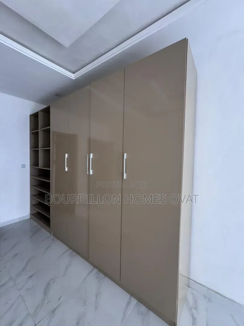 2bdrm Apartment in Ikate Lekki Lagos for rent