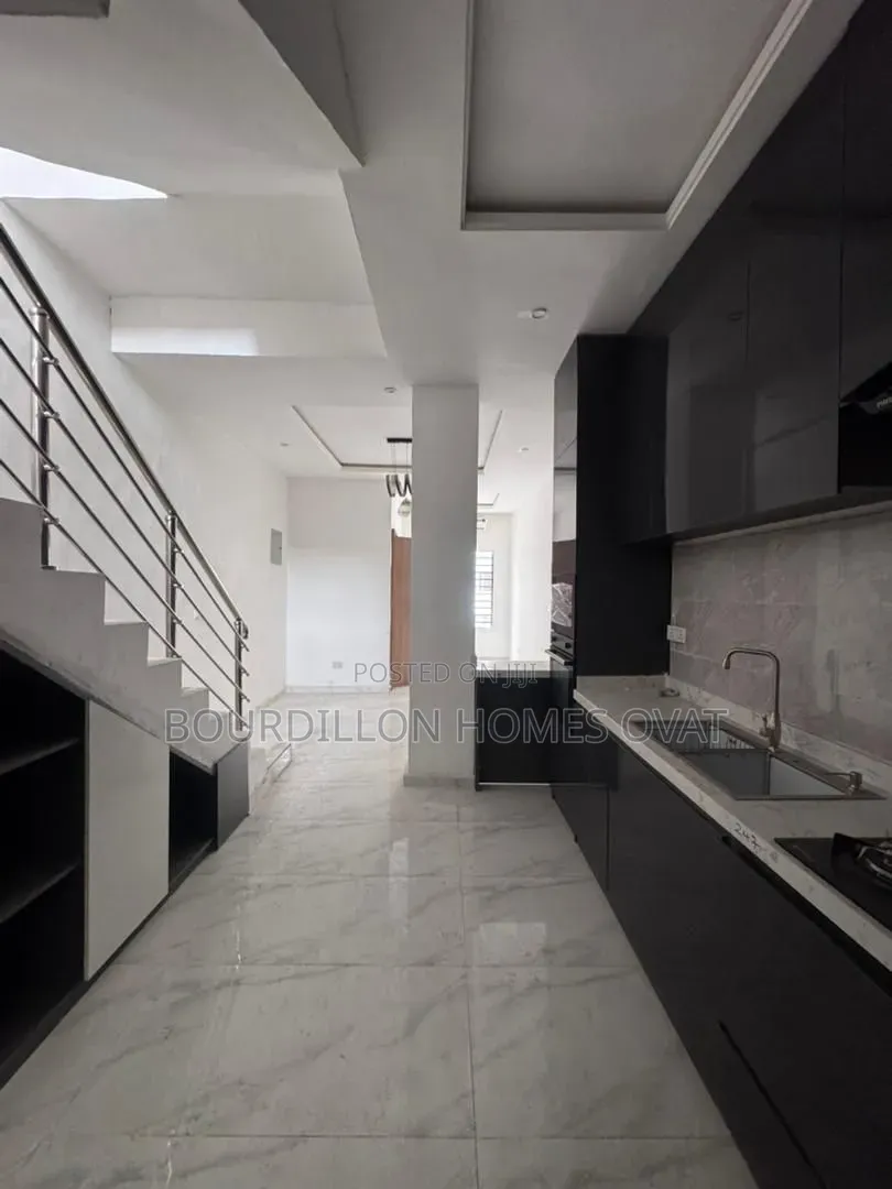 2bdrm Apartment in Ikate Lekki Lagos for rent