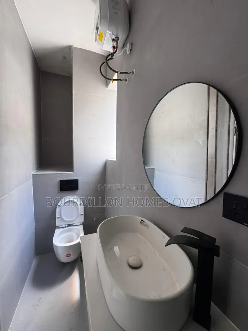 2bdrm Apartment in Lekki Phase 1 for rent
